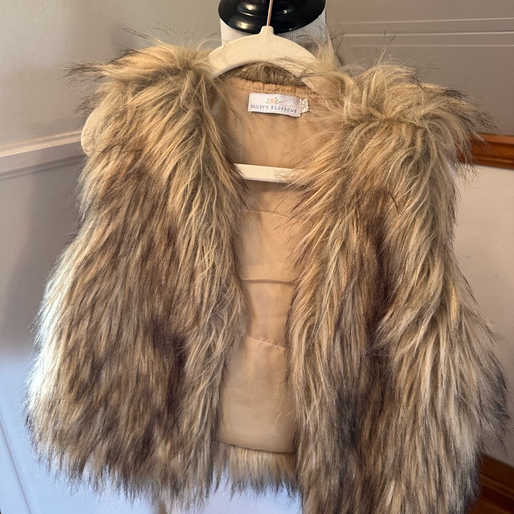 Baileys Blossom Faux Fur Kids Vest Tan size 18/24 toddler